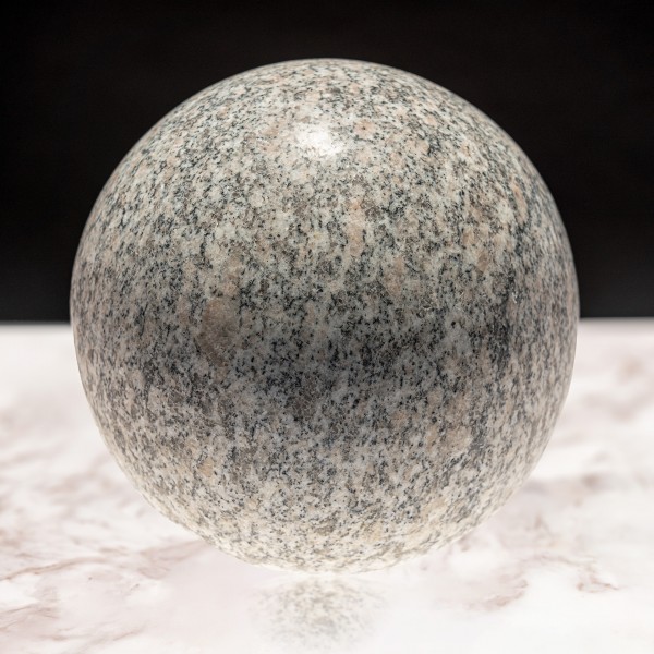 Granit-Kugel grau, poliert