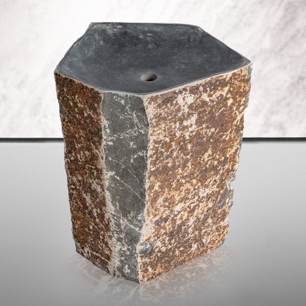Basaltsäule Bari mit poliertem tiefen Kelch